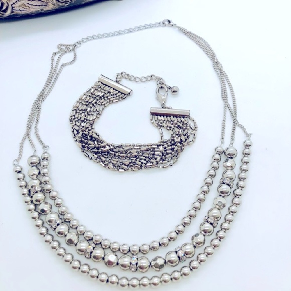 Modern Vintage Metallic Silver Necklace & Bracelet